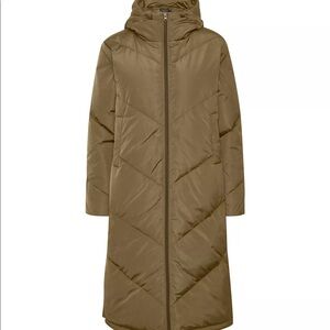 Soaked in Luxury Mylo puffer. Size large